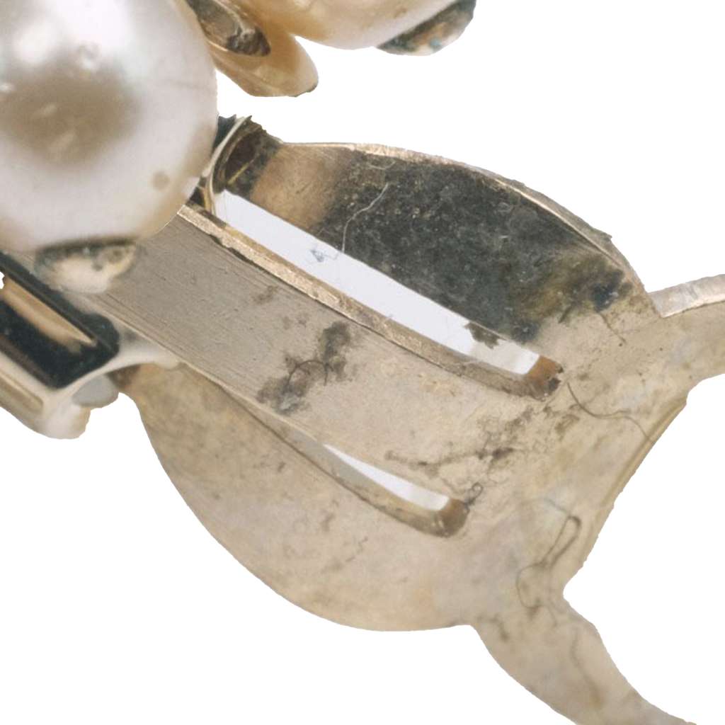 Chanel CC Gold Plated Gripoix and Faux Pearl Flower Clip On Earrings Gold Metal Good condition - Model View