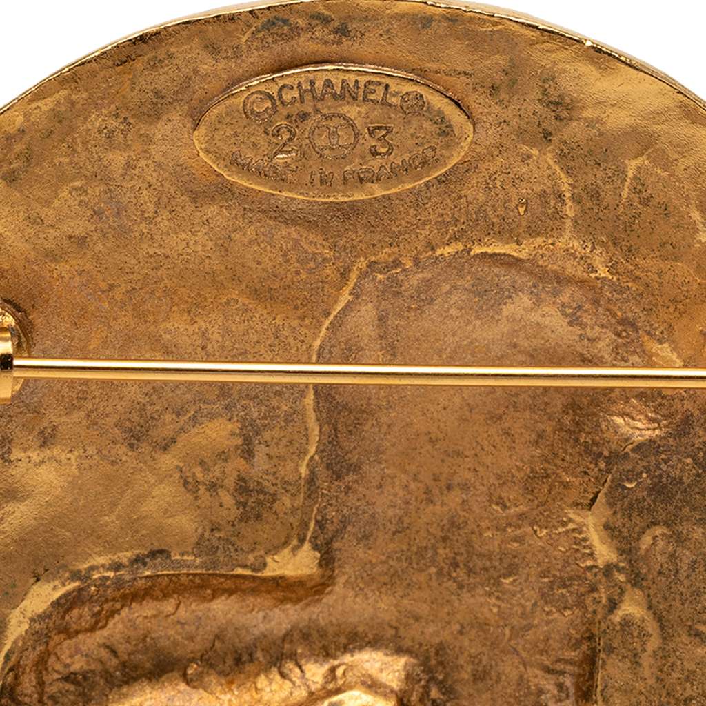 Chanel CC Gold Plated Round Lion Brooch Gold Metal Good condition - Inside View