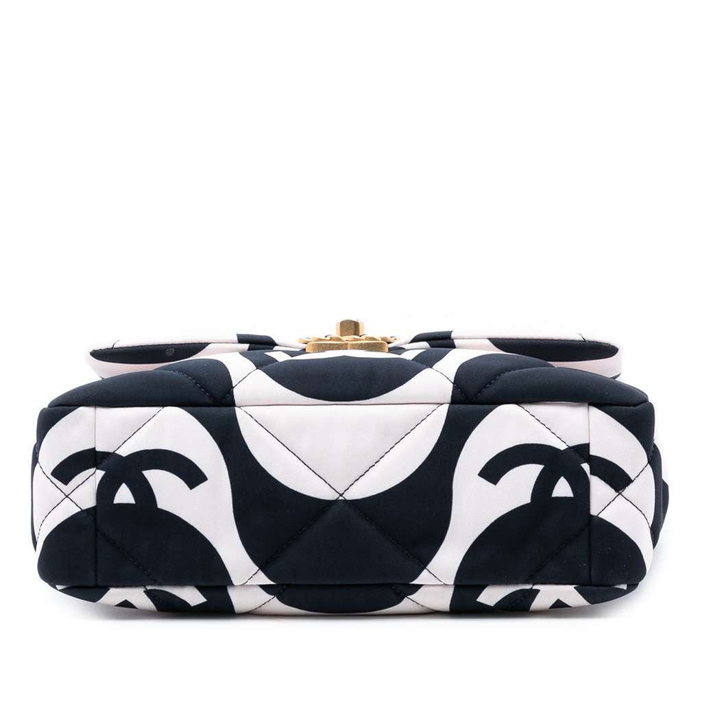 Chanel Medium Printed Silk 19 Flap White Silk Good condition - Inside View