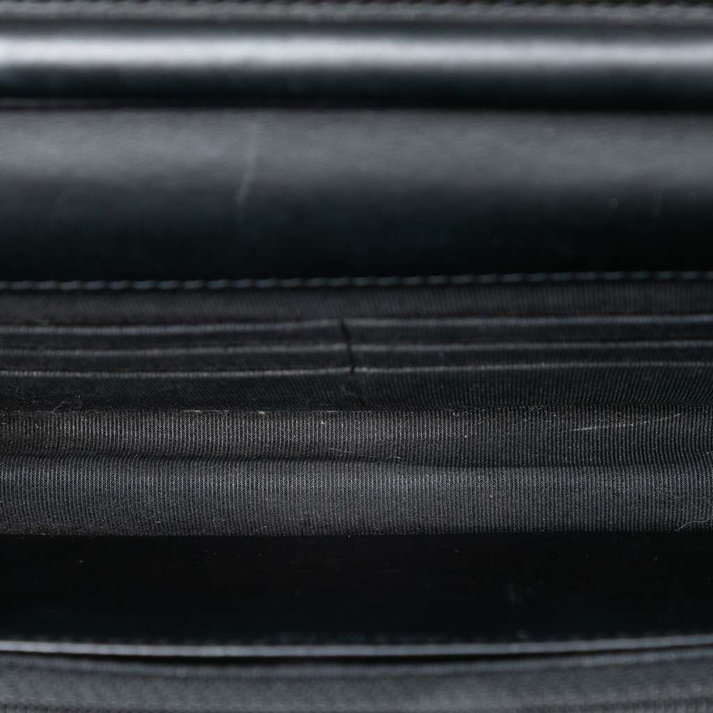 Chanel CC Quilted Patent Wallet On Chain Black Leather Good condition - Model View