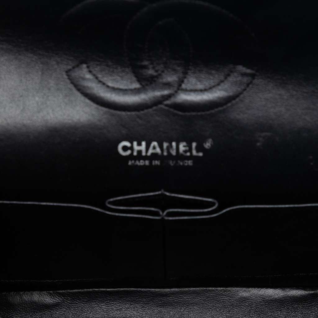 Chanel Medium Classic Caviar Double Flap Black Leather Good condition - Model View