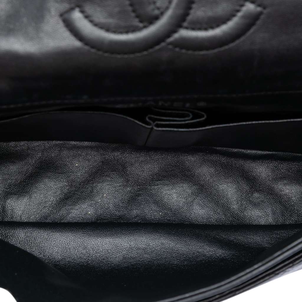 Chanel Paris Edinburgh Medium Lambskin Coco Sporran Flap Black Leather Good condition - Model View