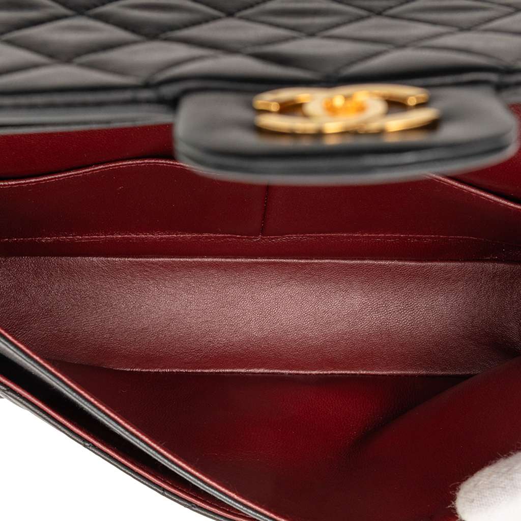 Chanel Medium Classic Lambskin Double Flap Black Leather Good condition - Model View