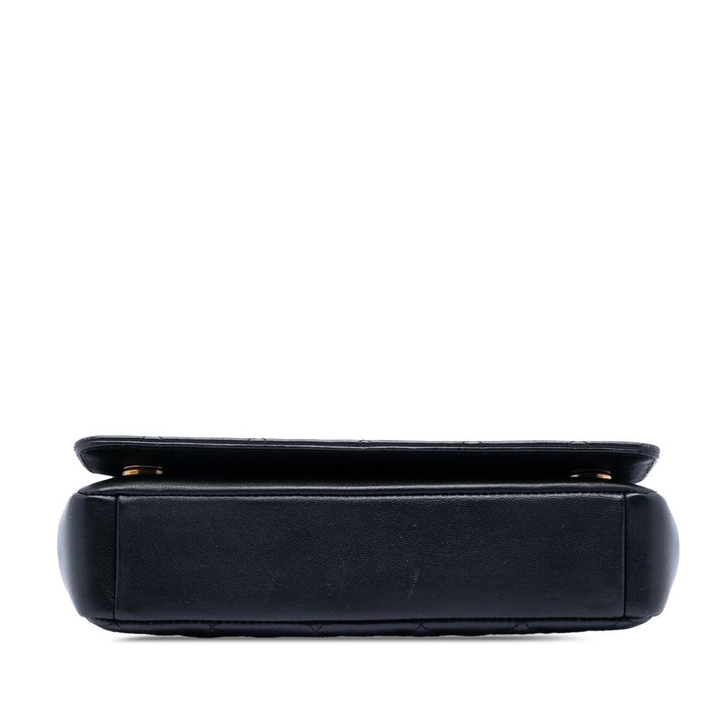 Chanel Medium Quilted Lambskin Diamond CC Flap Black Leather Good condition - Inside View