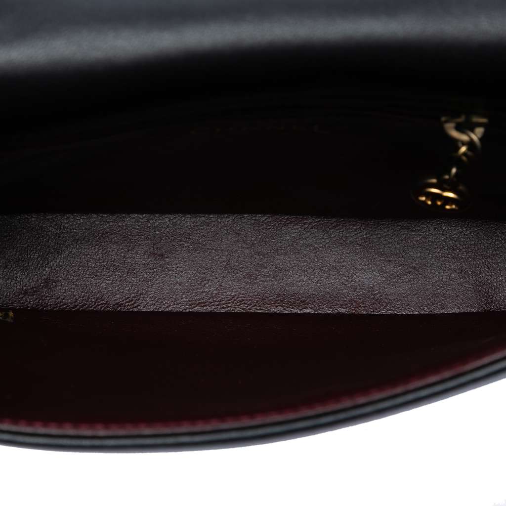 Chanel Medium Quilted Lambskin Diamond CC Flap Black Leather Good condition - Model View