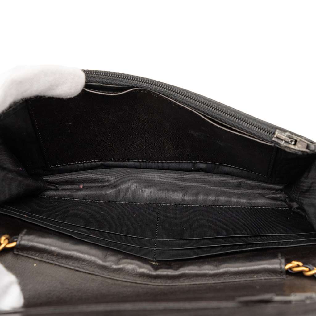 Chanel CC Grained Calfskin Wallet on Chain Black Leather Good condition - Model View
