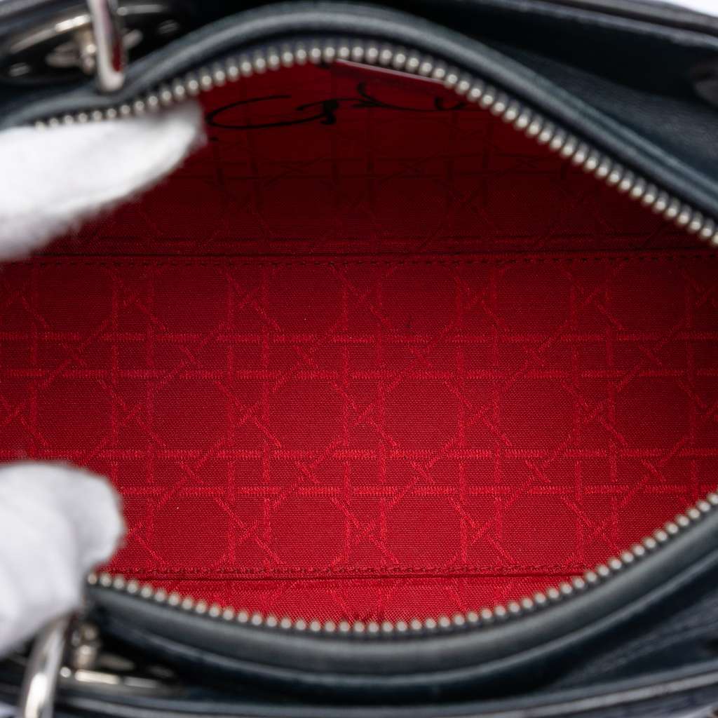 Dior Medium Lambskin Cannage Lady Dior Blue Leather Good condition - Model View