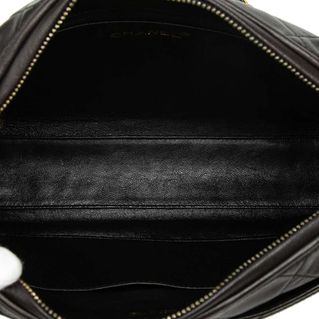 Chanel CC Diamond Quilted Lambskin Tassel Camera Bag Black Leather Good condition - Model View