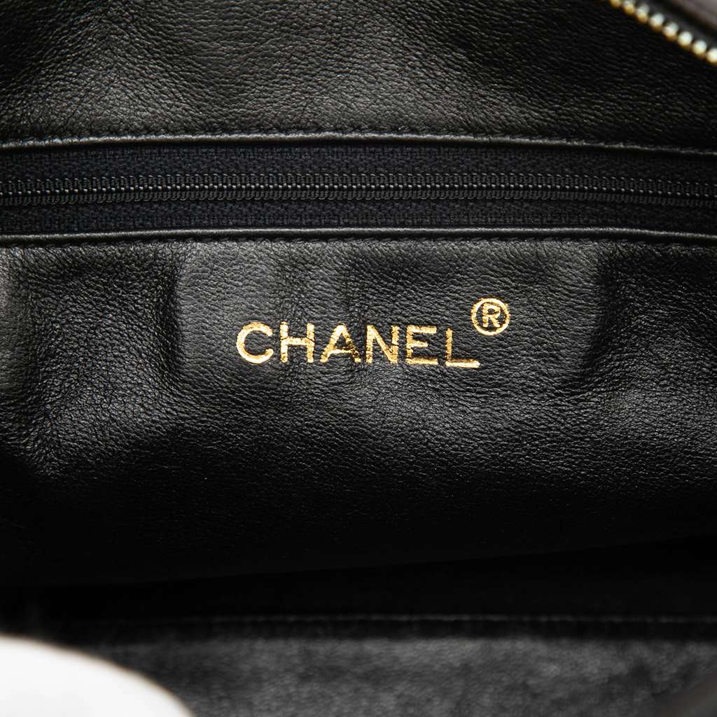 Chanel CC Diamond Quilted Lambskin Tassel Camera Bag Black Leather Good condition - Box View