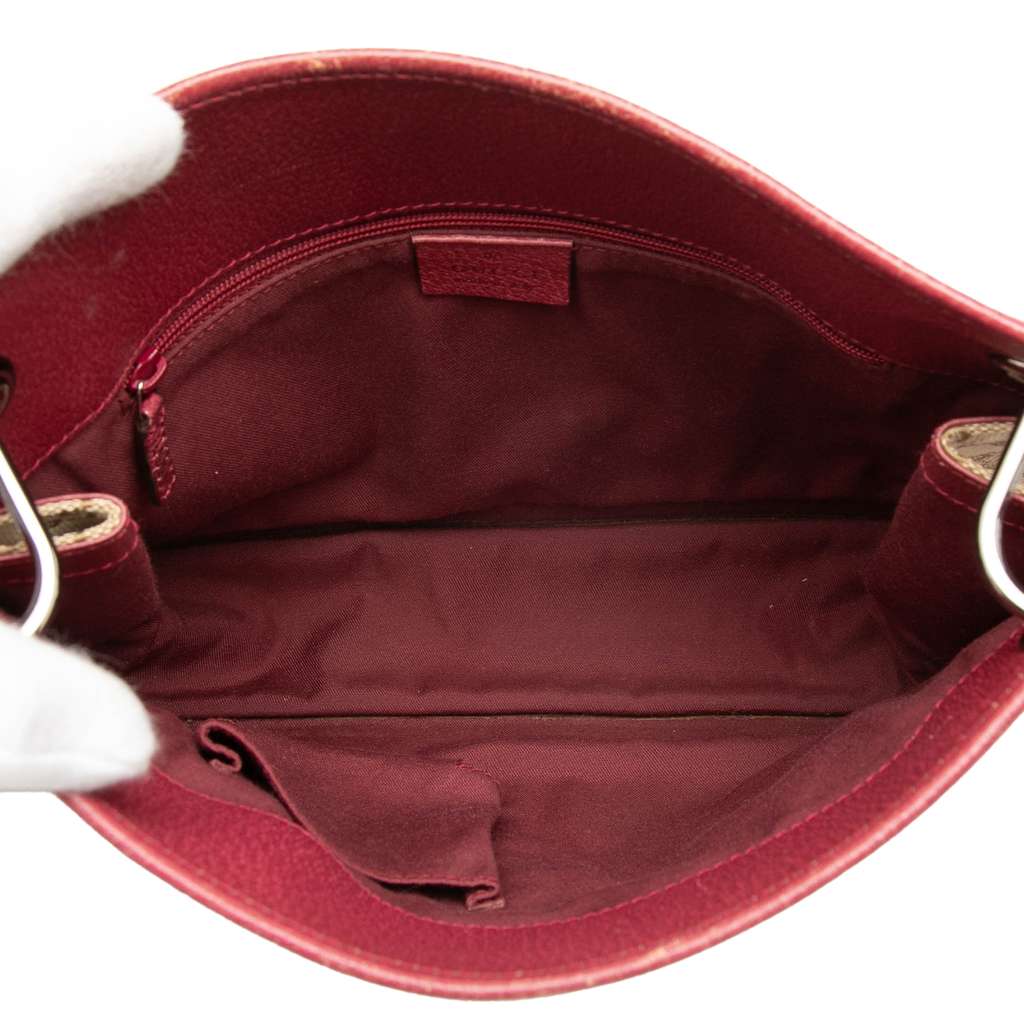 Gucci GG Canvas Eclipse Crossbody Beige Fair condition - Model View