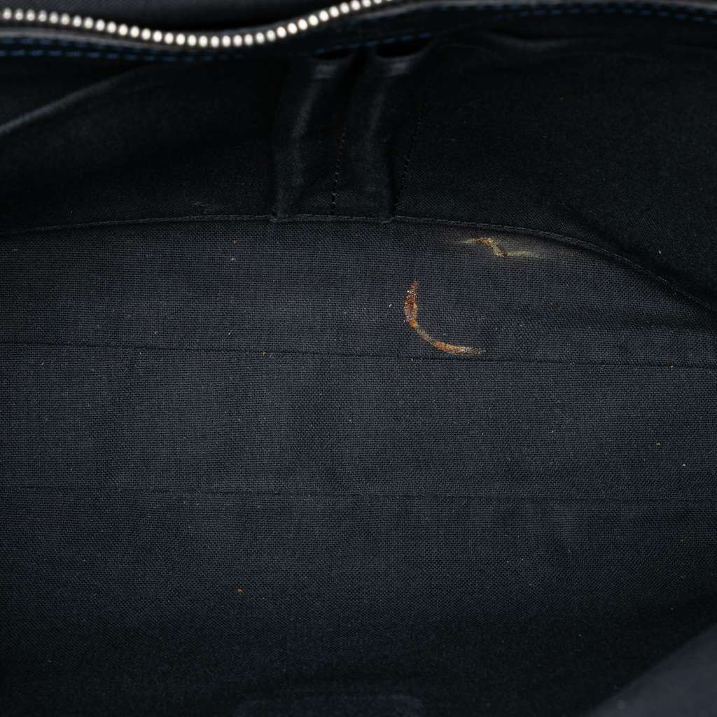 Louis Vuitton Taiga Vassili PM Blue Leather Good condition - Model View