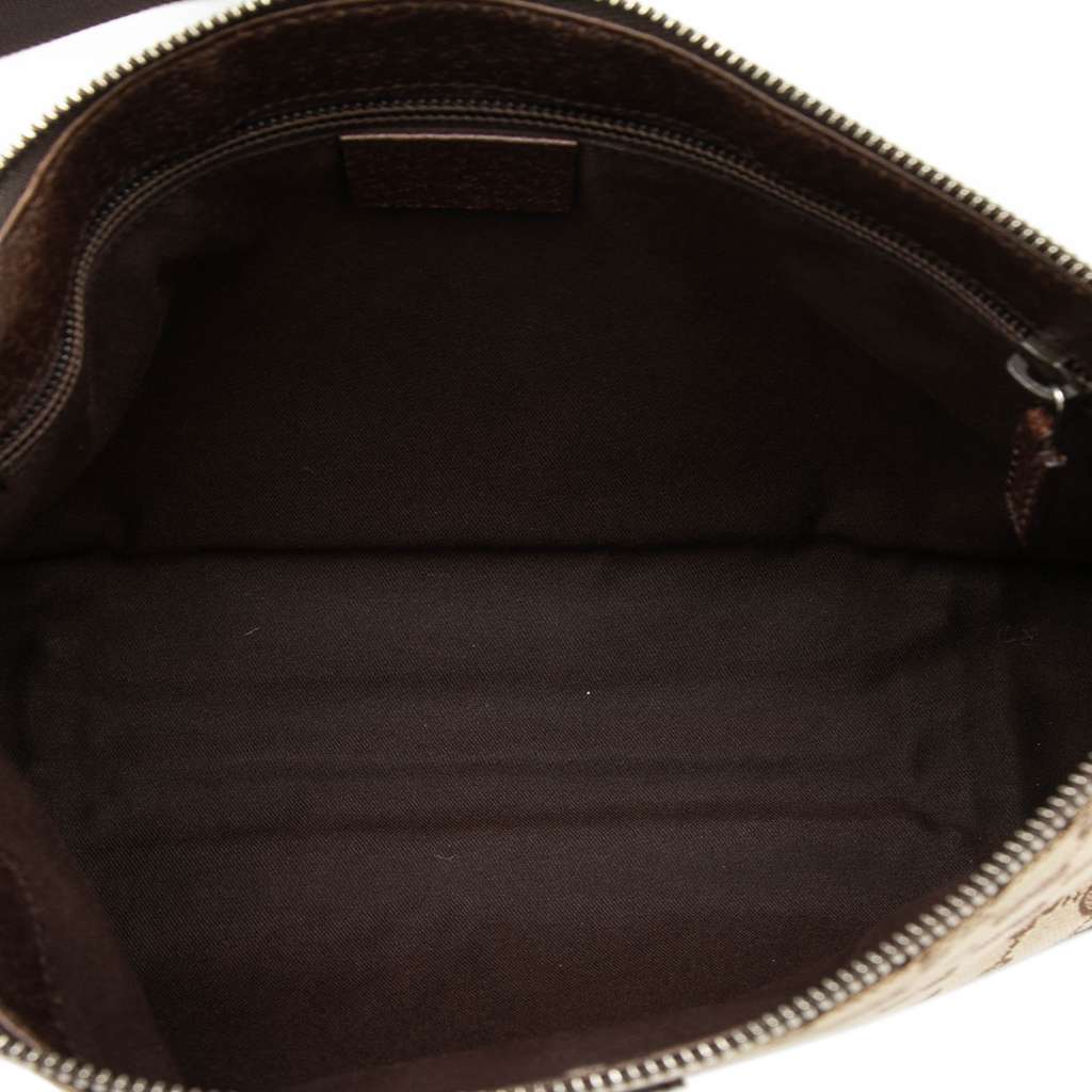 Gucci GG Canvas Crossbody Beige Canvas Good condition - Model View