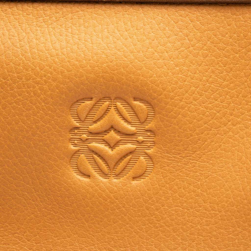 Loewe Leather Anagram Clutch Brown Leather Good condition - Box View