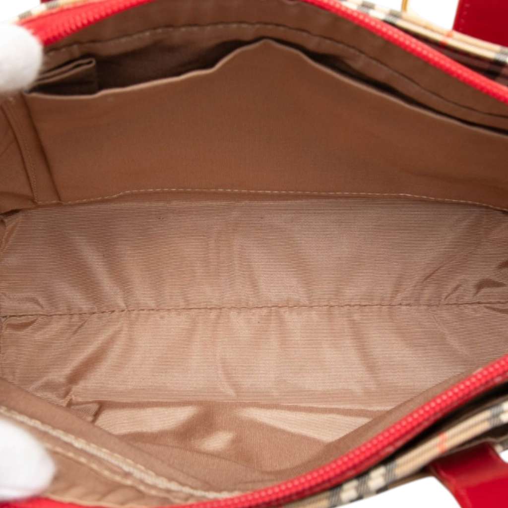 Burberry Haymarket Check Canvas Tote Beige Good condition - Model View