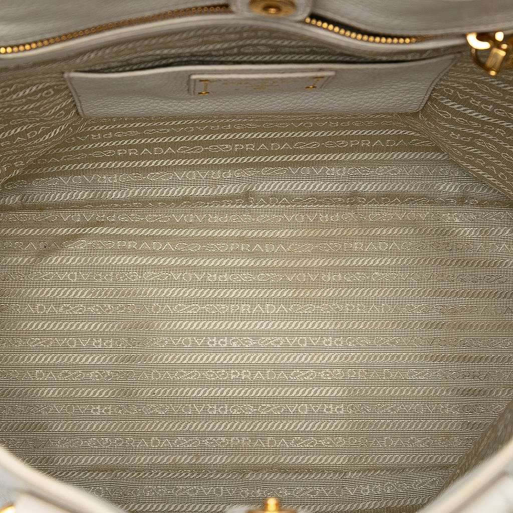 Prada Vitello Daino Open Convertible Tote White Leather Good condition - Model View