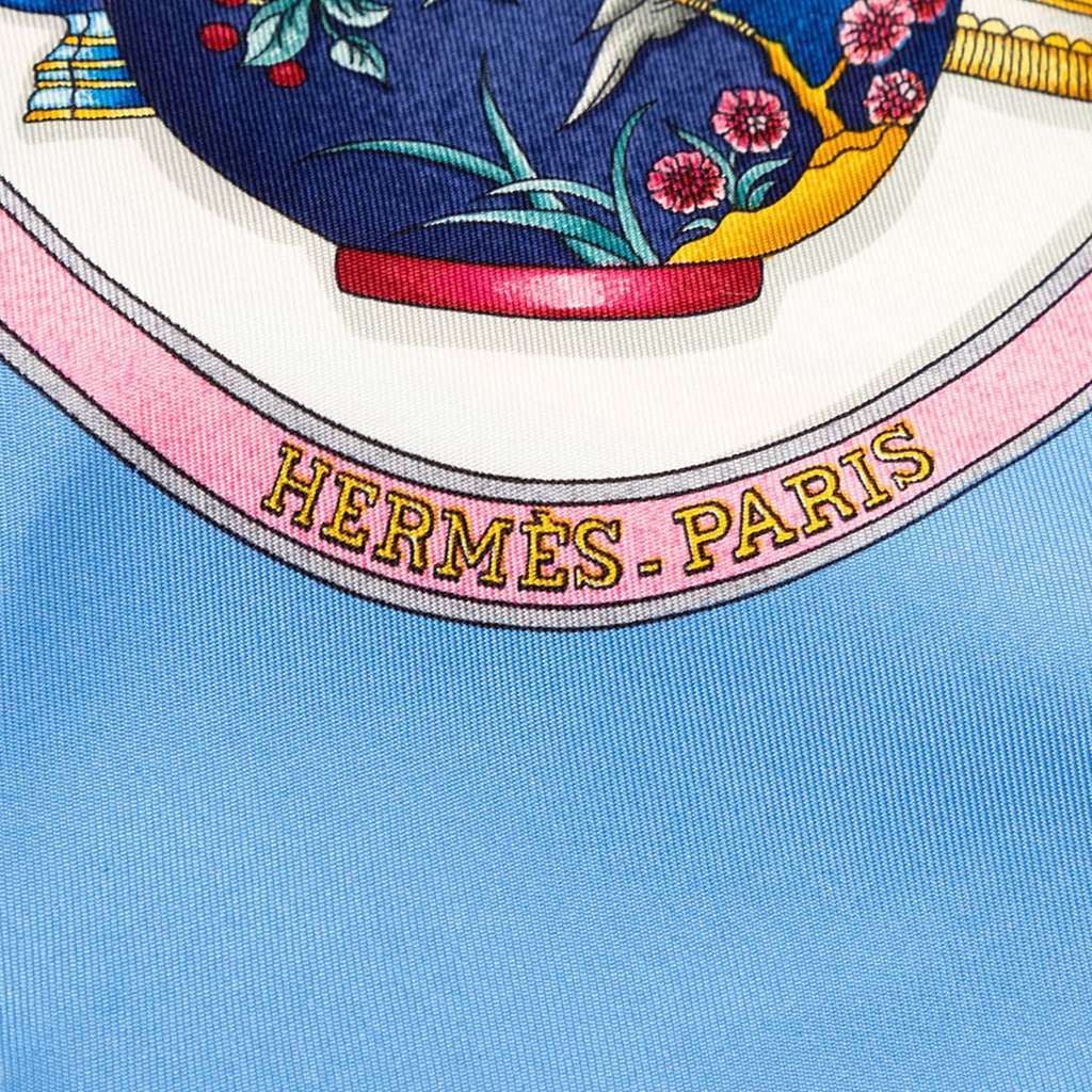 Hermès Qu Importe Le Flacon Silk Scarf 90 White Silk Good condition - Inside View