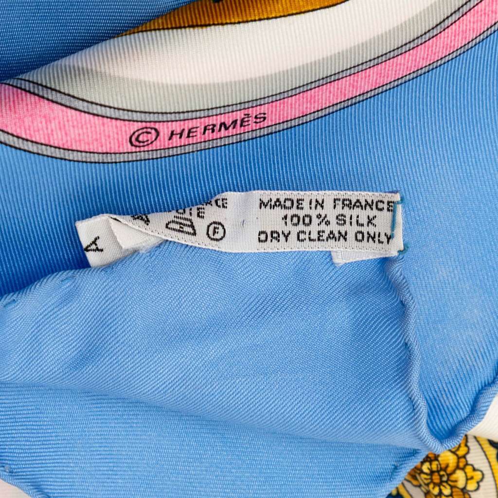 Hermès Qu Importe Le Flacon Silk Scarf 90 White Silk Good condition - Model View