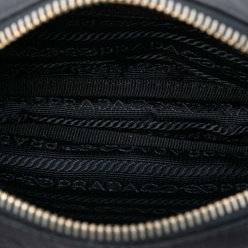 Prada Tessuto Camera Bag Black Very good condition - Model View