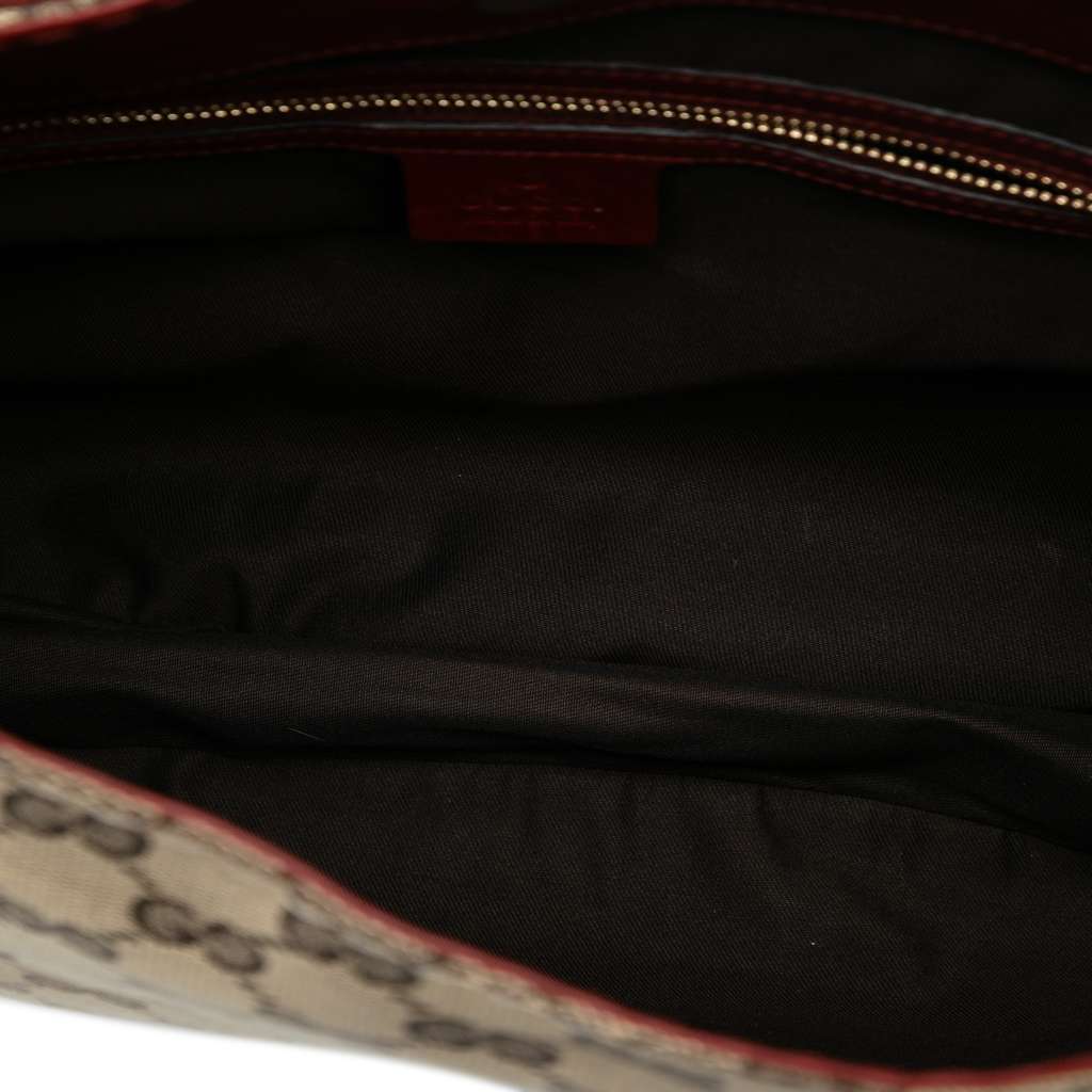 Gucci GG Canvas Charlotte Crossbody Beige Fair condition - Model View