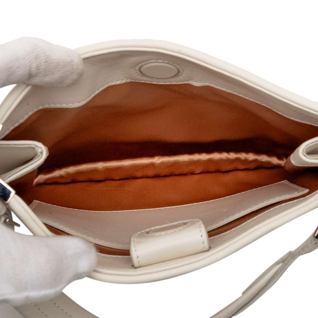 Gucci Small Calfskin Slim Horsebit Shoulder Bag White Leather Good condition - Model View