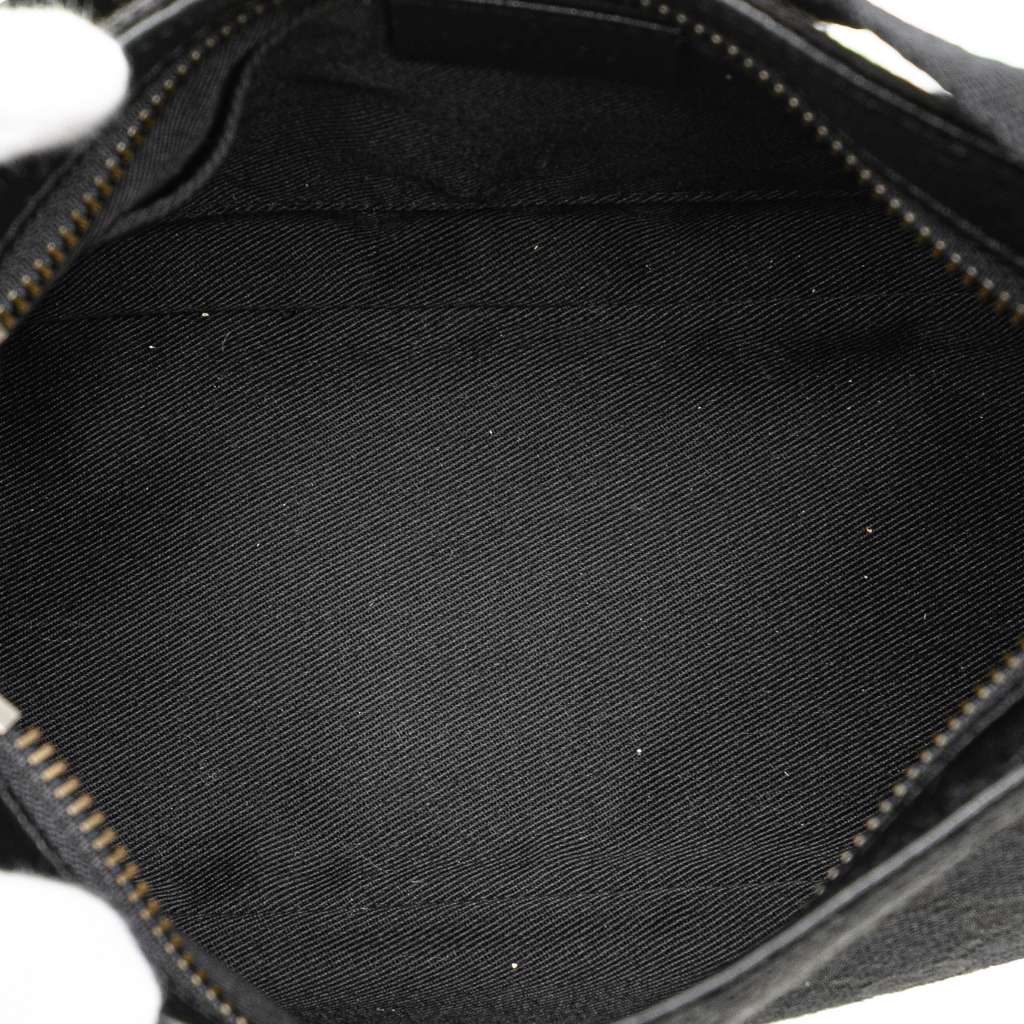 Gucci GG Canvas Handbag Black Canvas Good condition - Model View