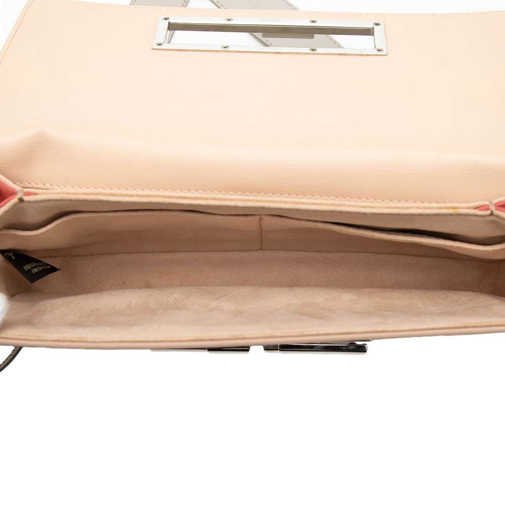 Fendi Crystal and Resin Embellished Leather 3Baguette Shoulder Bag White Leather Good condition - Model View