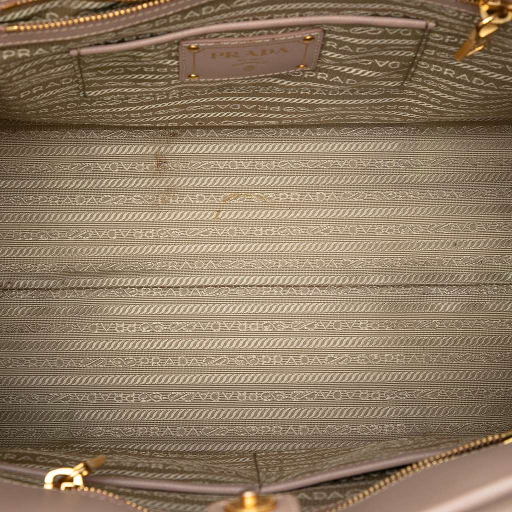 Prada Saffiano Lux Shopping Tote Pink Leather Good condition - Model View