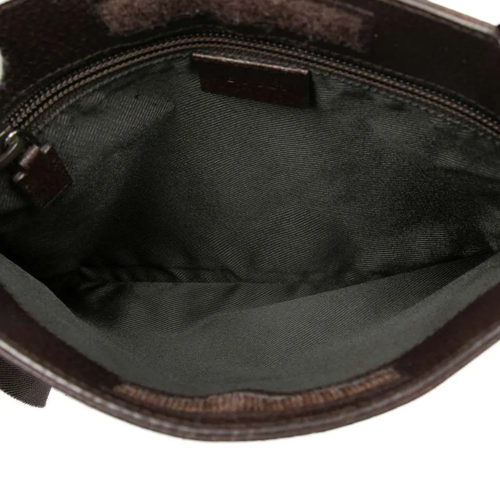 Gucci GG Canvas Crossbody Beige Very good - Model View