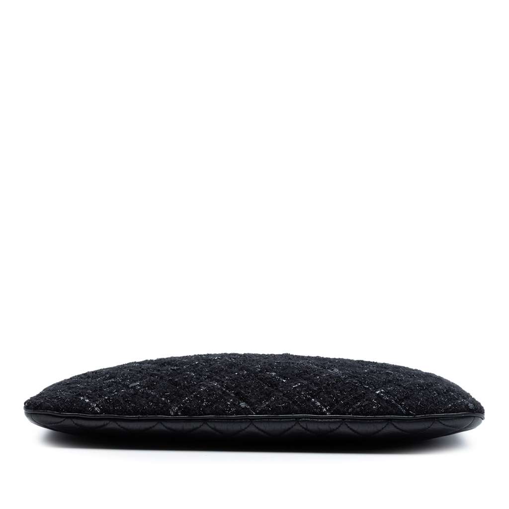 Chanel Large Quilted Tweed and Lambskin Camellia O Case Clutch Black Tweed Good condition - Inside View