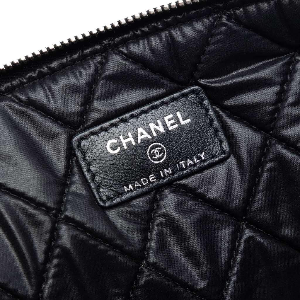 Chanel Large Quilted Tweed and Lambskin Camellia O Case Clutch Black Tweed Good condition - Box View