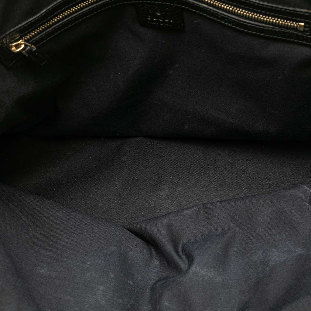 Gucci GG Canvas Dome Nailhead Handbag Black Canvas Good condition - Model View