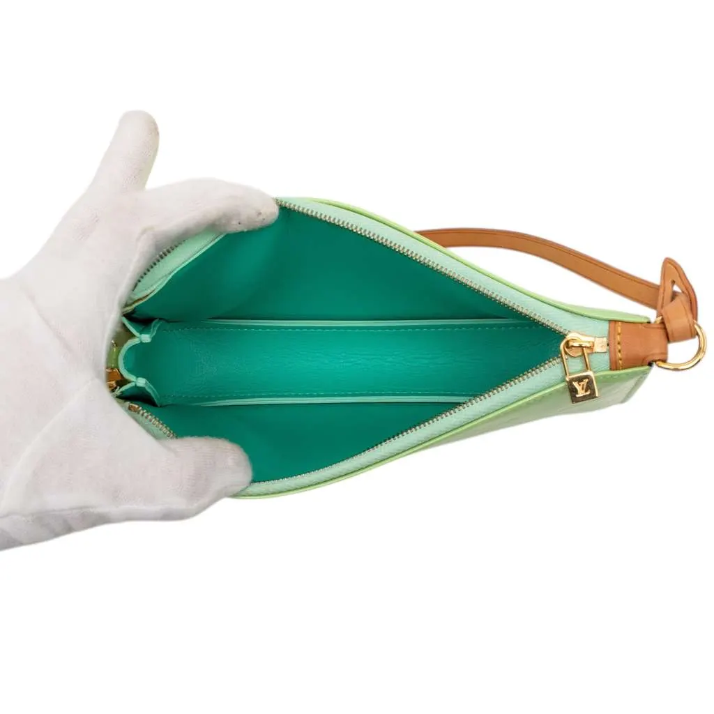 Louis Vuitton Monogram Vernis Pochette Lexington Green Leather Very good - Model View