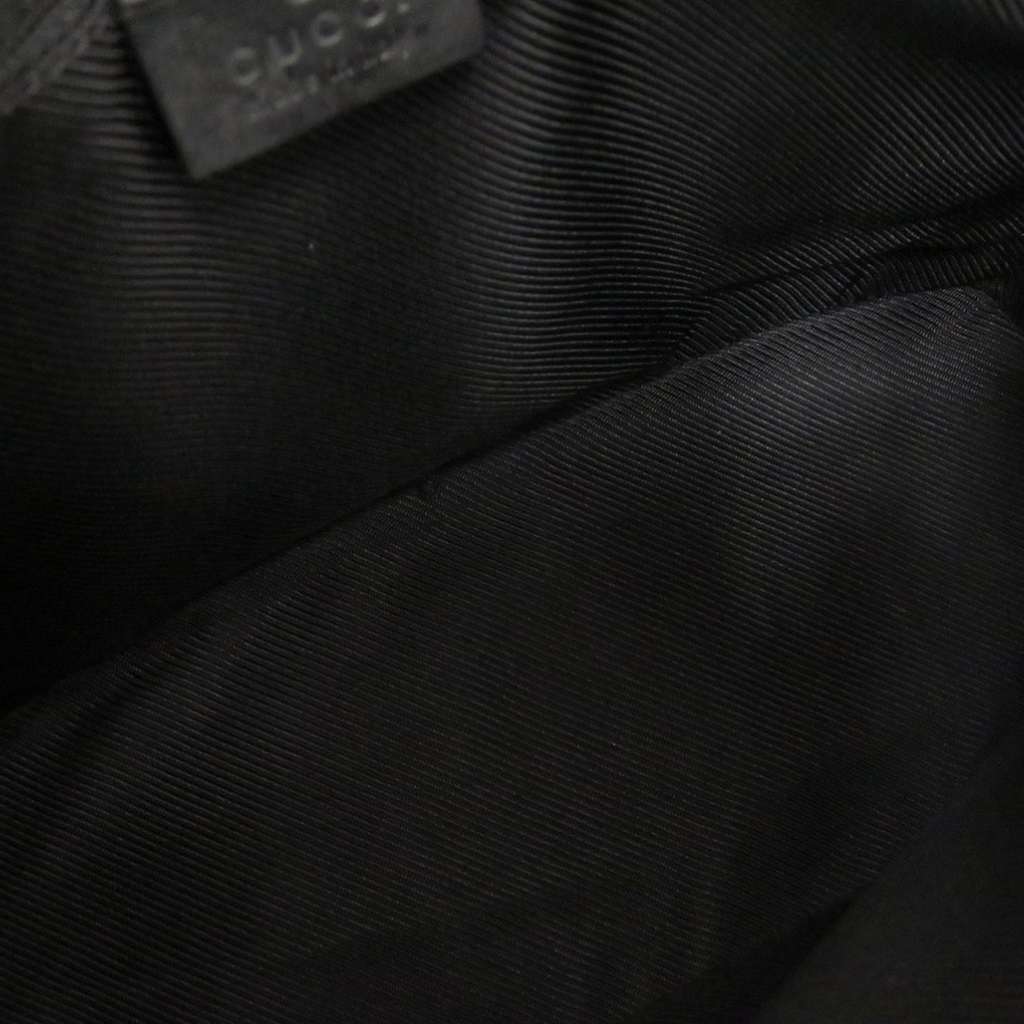 Gucci GG Canvas Shoulder Bag Black Canvas Good condition - Model View