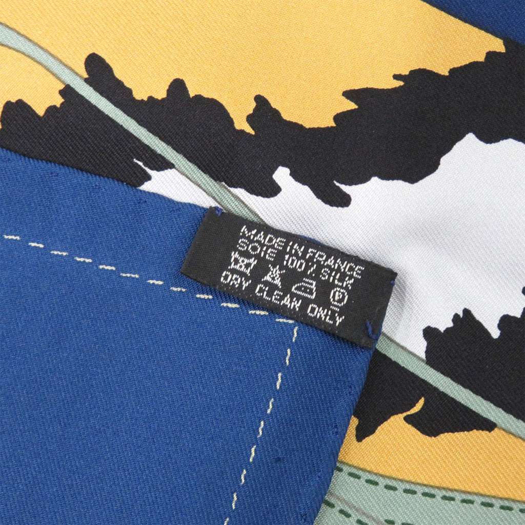 Hermès Monsieur et Madame Silk Scarf 90 Yellow Silk Good condition - Model View