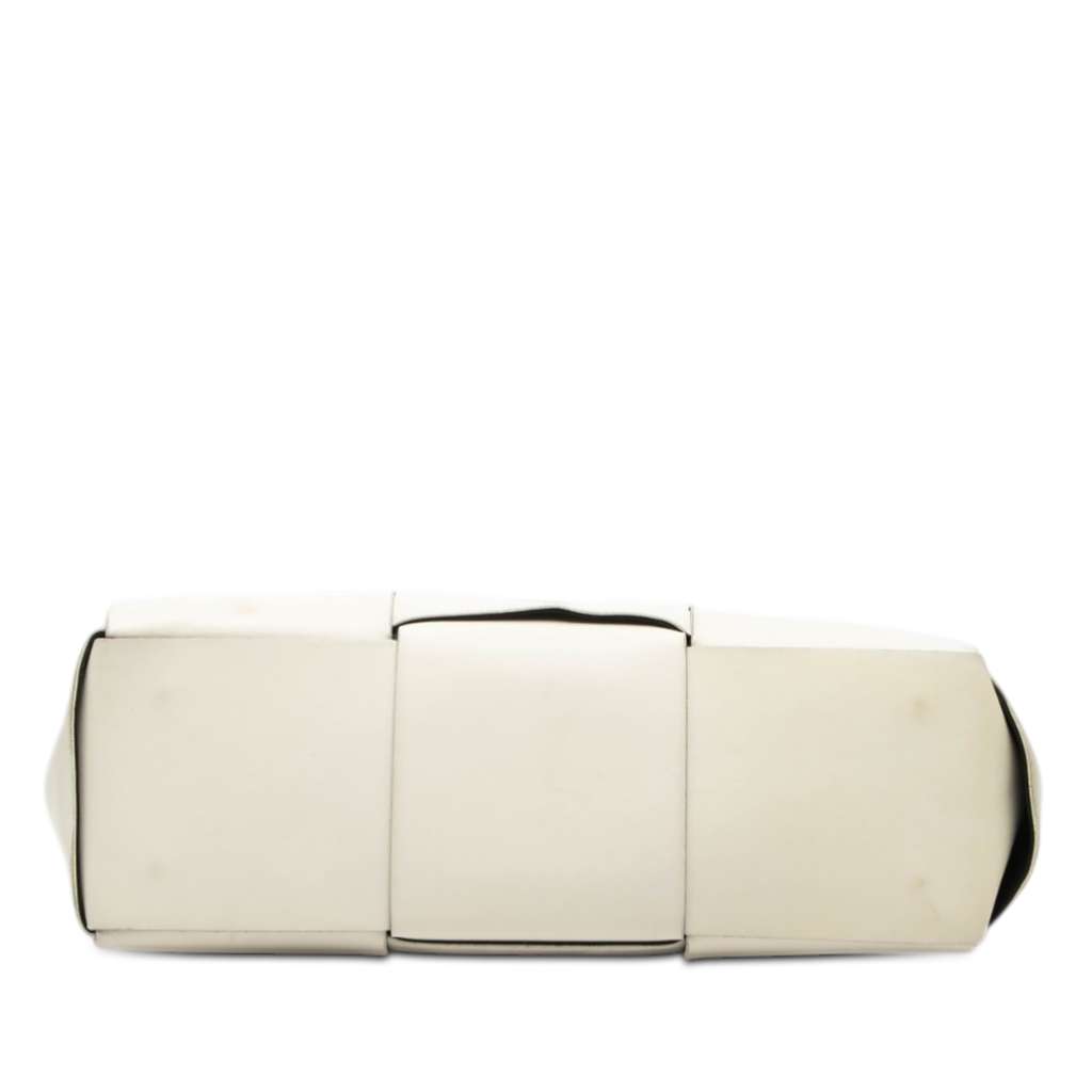 Bottega Veneta Medium Nappa Maxi Intrecciato Arco Tote White Leather Good condition - Inside View