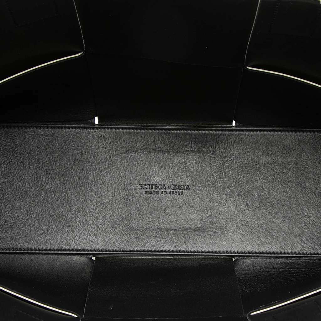 Bottega Veneta Medium Nappa Maxi Intrecciato Arco Tote White Leather Good condition - Model View