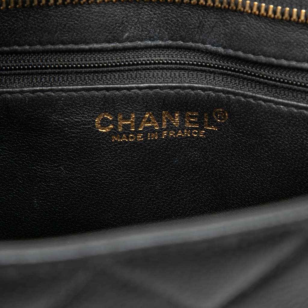 Chanel Caviar Medallion Tote Black Leather Good condition - Box View