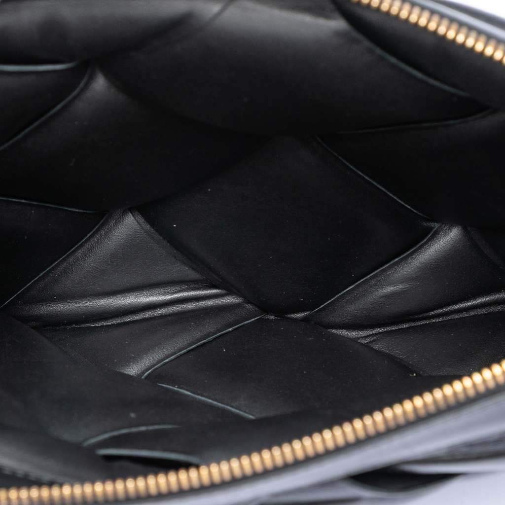 Bottega Veneta Nappa Maxi Intrecciato Padded Clutch Black Leather Good condition - Model View