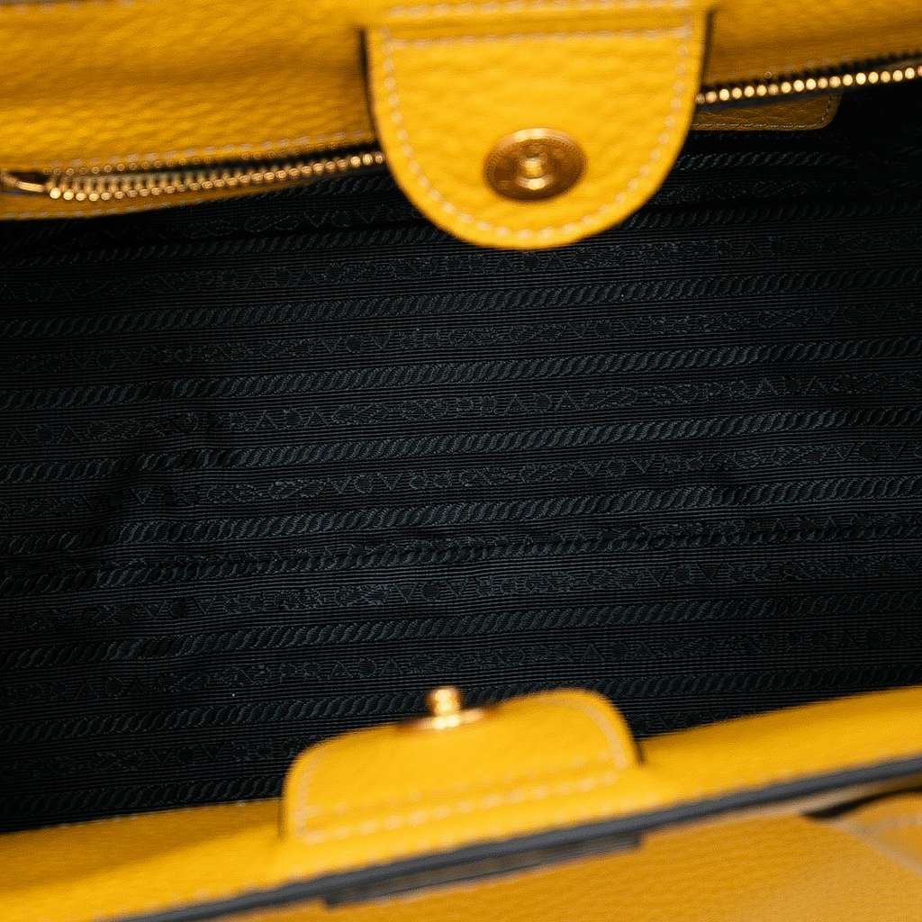 Prada Vitello Daino Open Convertible Tote Yellow Leather Good condition - Model View