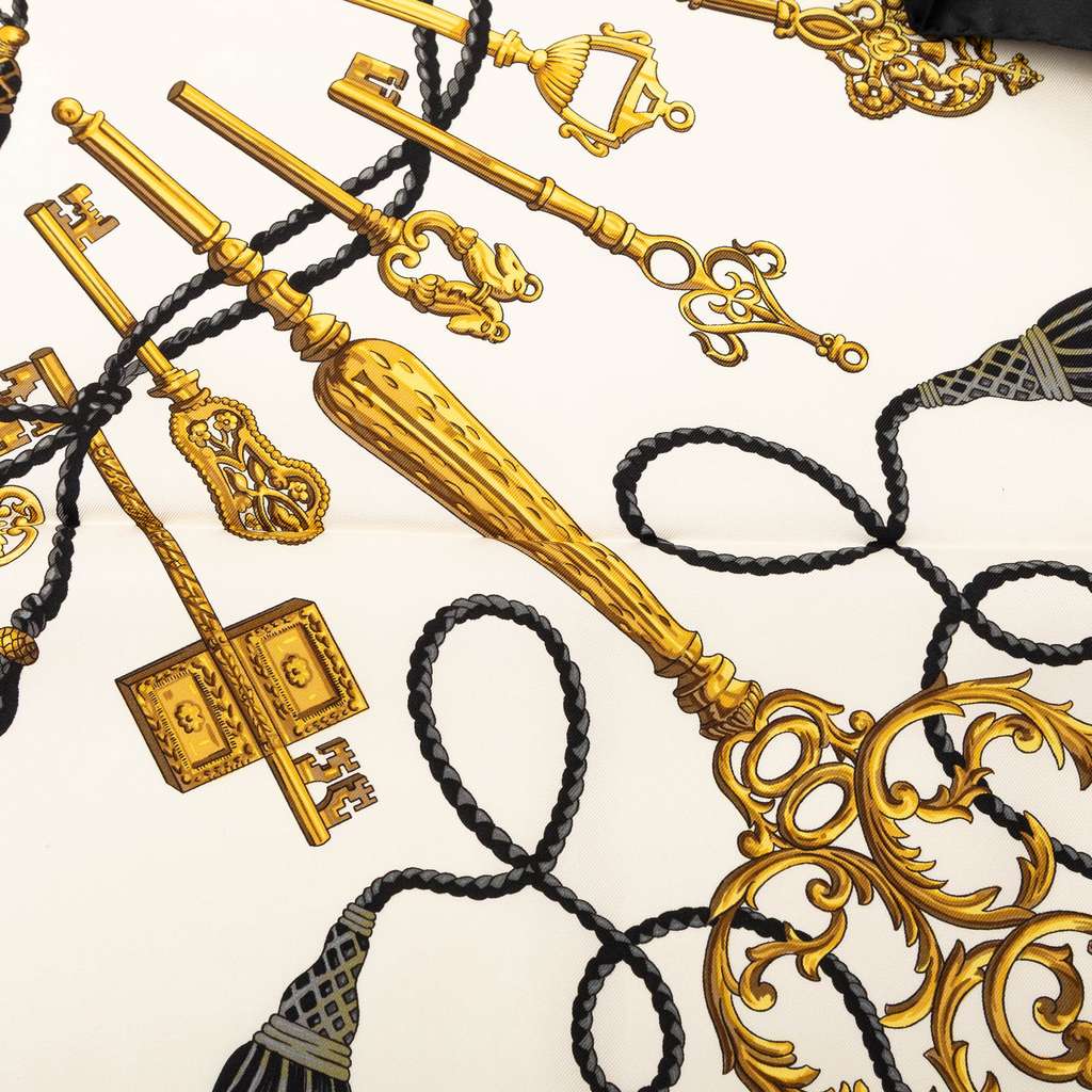 Hermès Les Cles Silk Scarf 90 White Silk Good condition - Box View