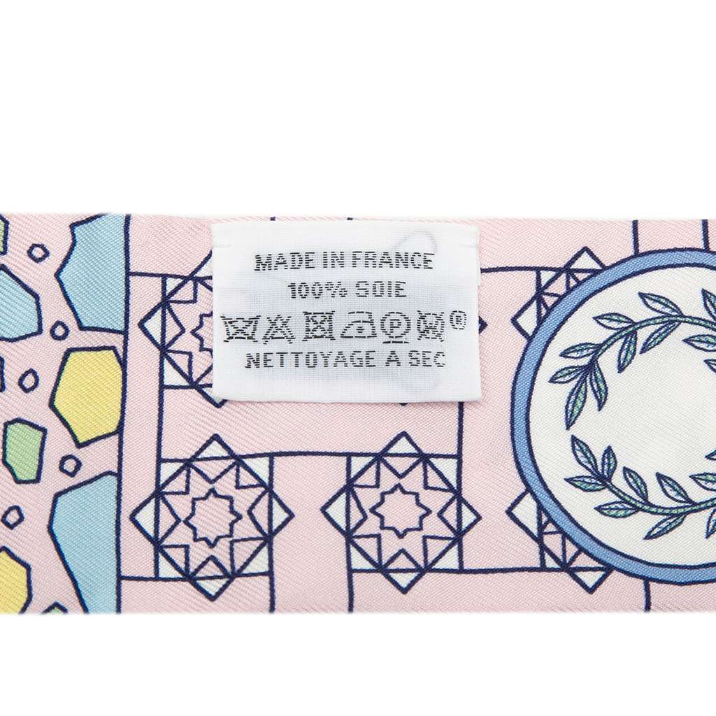 Hermès La Danse Des Amazones Silk Twilly Scarf Pink Silk Very good condition - Inside View