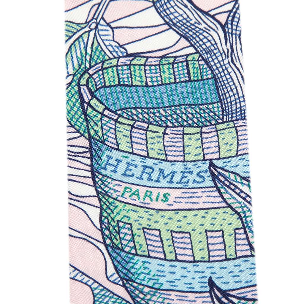 Hermès La Danse Des Amazones Silk Twilly Scarf Pink Silk Very good condition - Model View