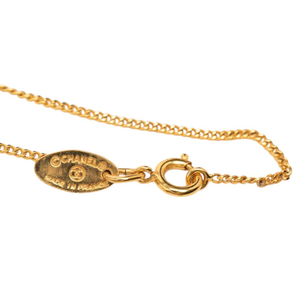 Chanel Gold Plated CC Pendant Necklace Gold Metal Good condition - Model View