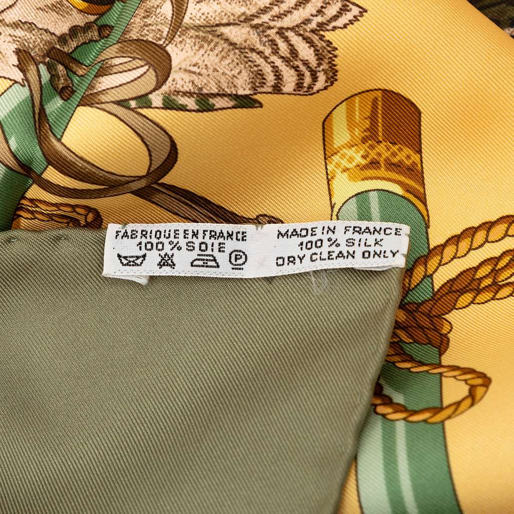 Hermès Les Oiseaux du Roy Silk Scarf 90 Yellow Silk Good condition - Back View