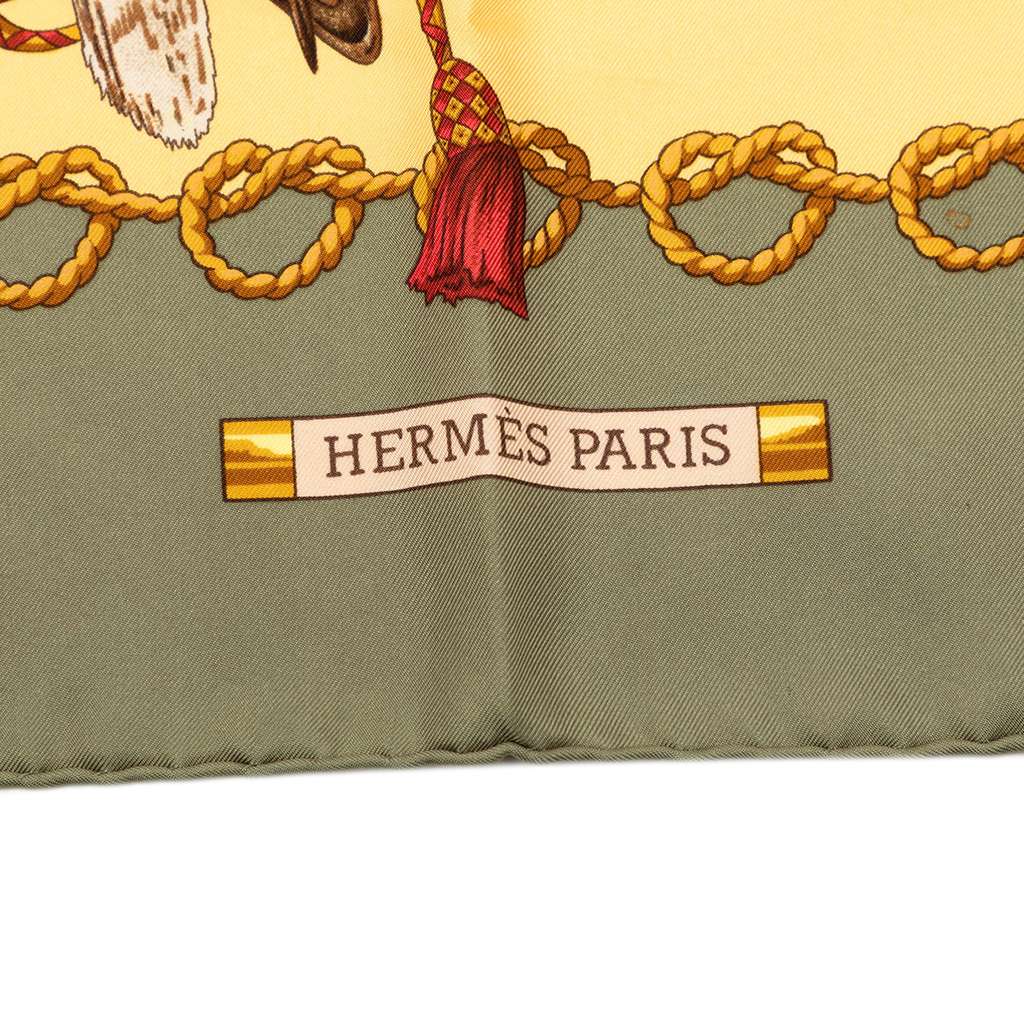 Hermès Les Oiseaux du Roy Silk Scarf 90 Yellow Silk Good condition - Inside View