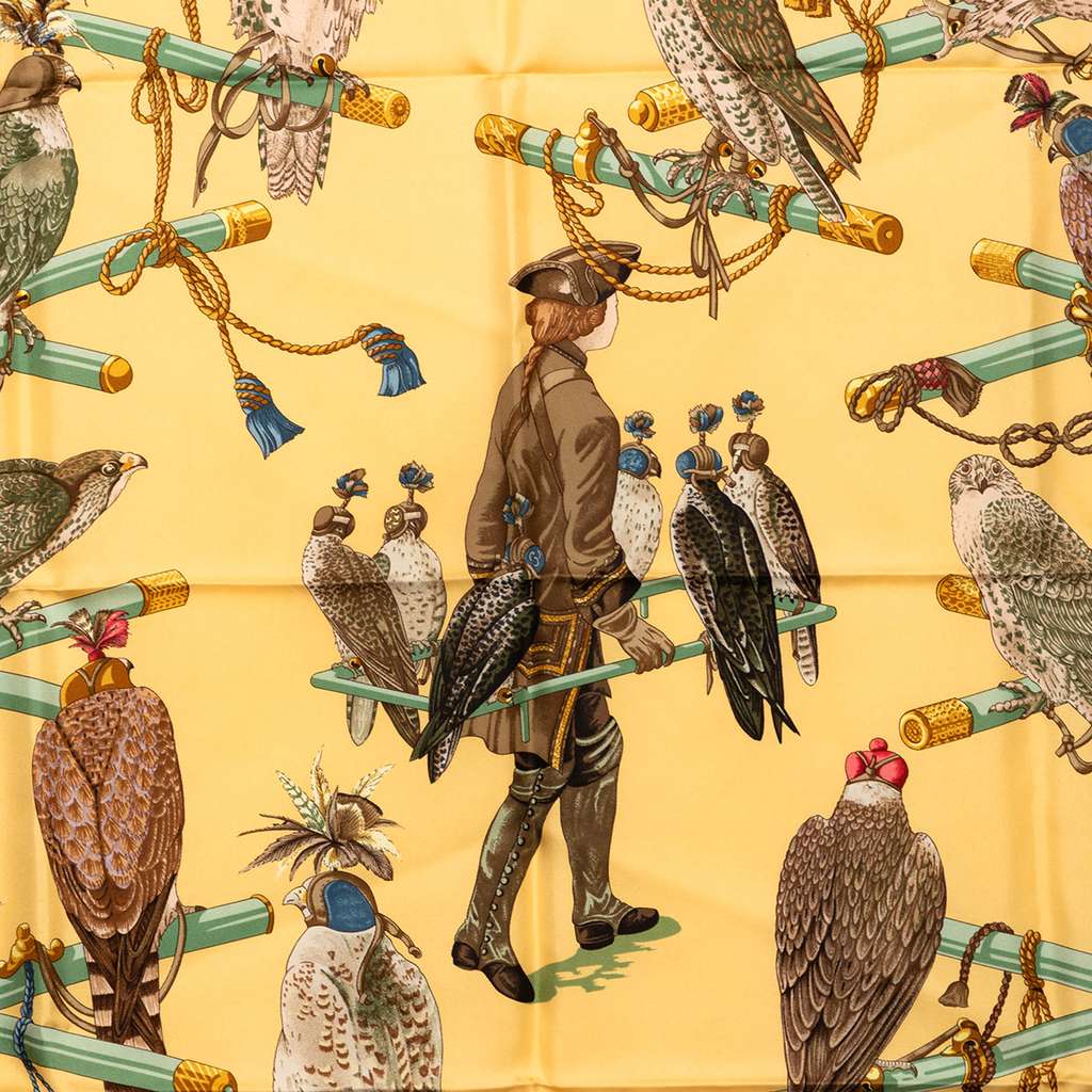 Hermès Les Oiseaux du Roy Silk Scarf 90 Yellow Silk Good condition - Box View