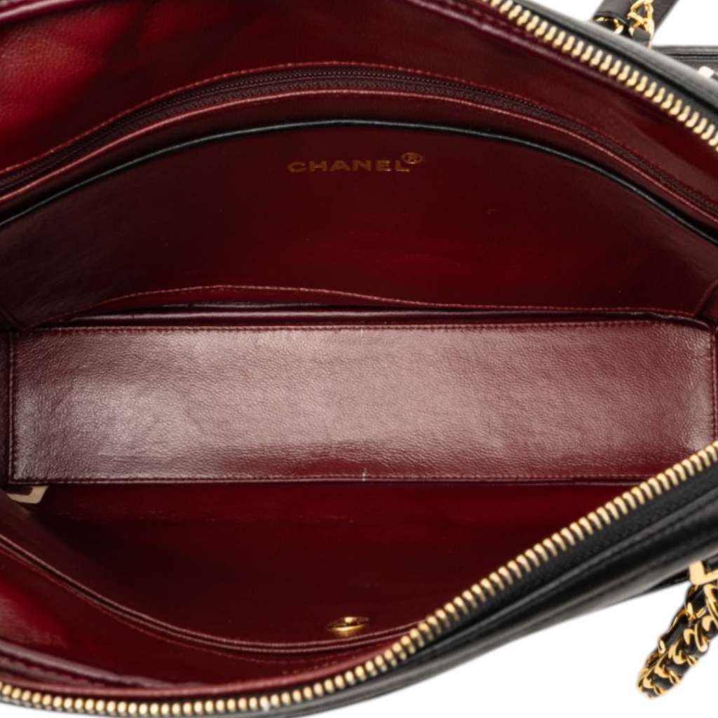 Chanel CC Quilted Lambskin Front Pocket Chain Camera Bag Black Leather Good condition - Model View