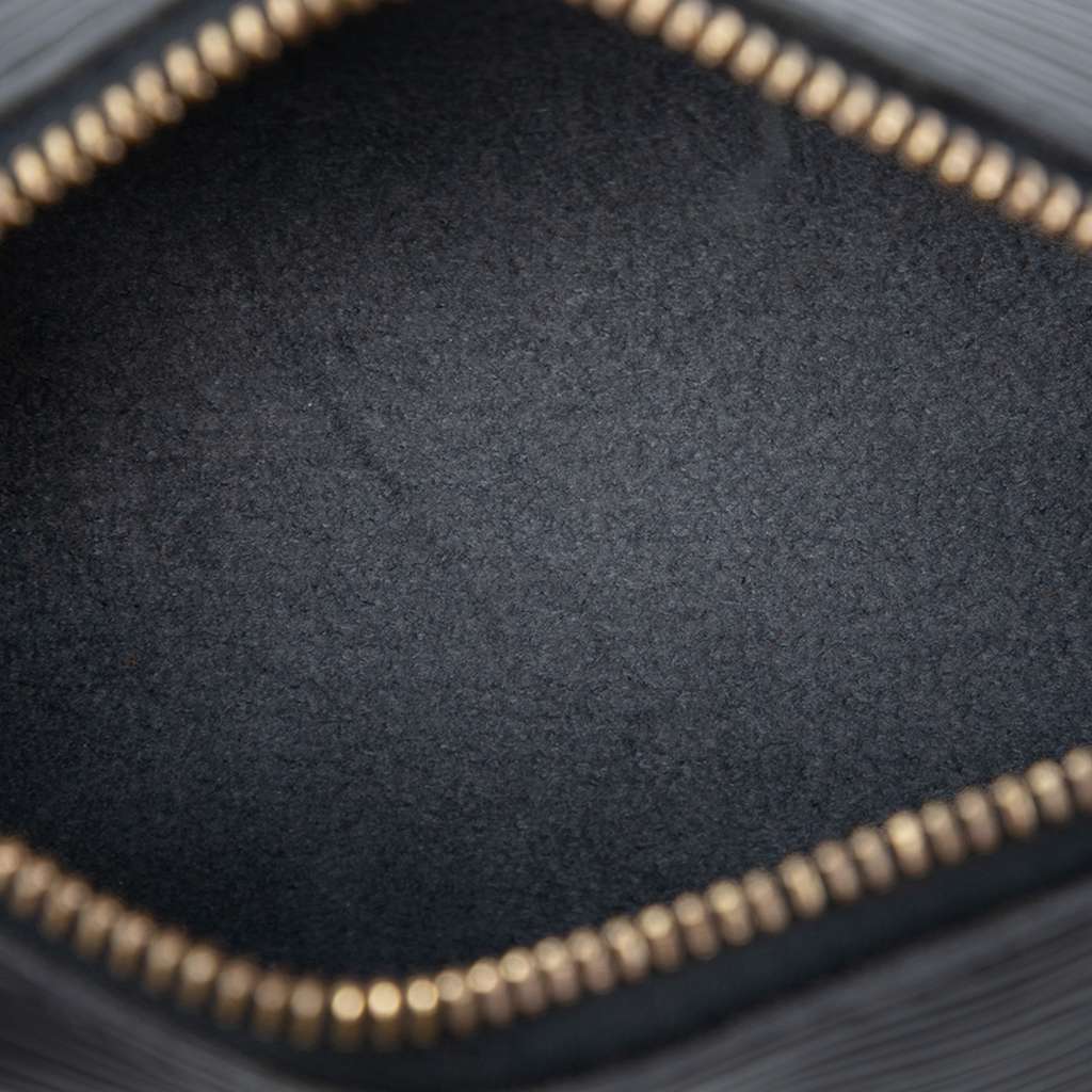 Louis Vuitton Epi Pochette Papillon Black Leather Good condition - Model View