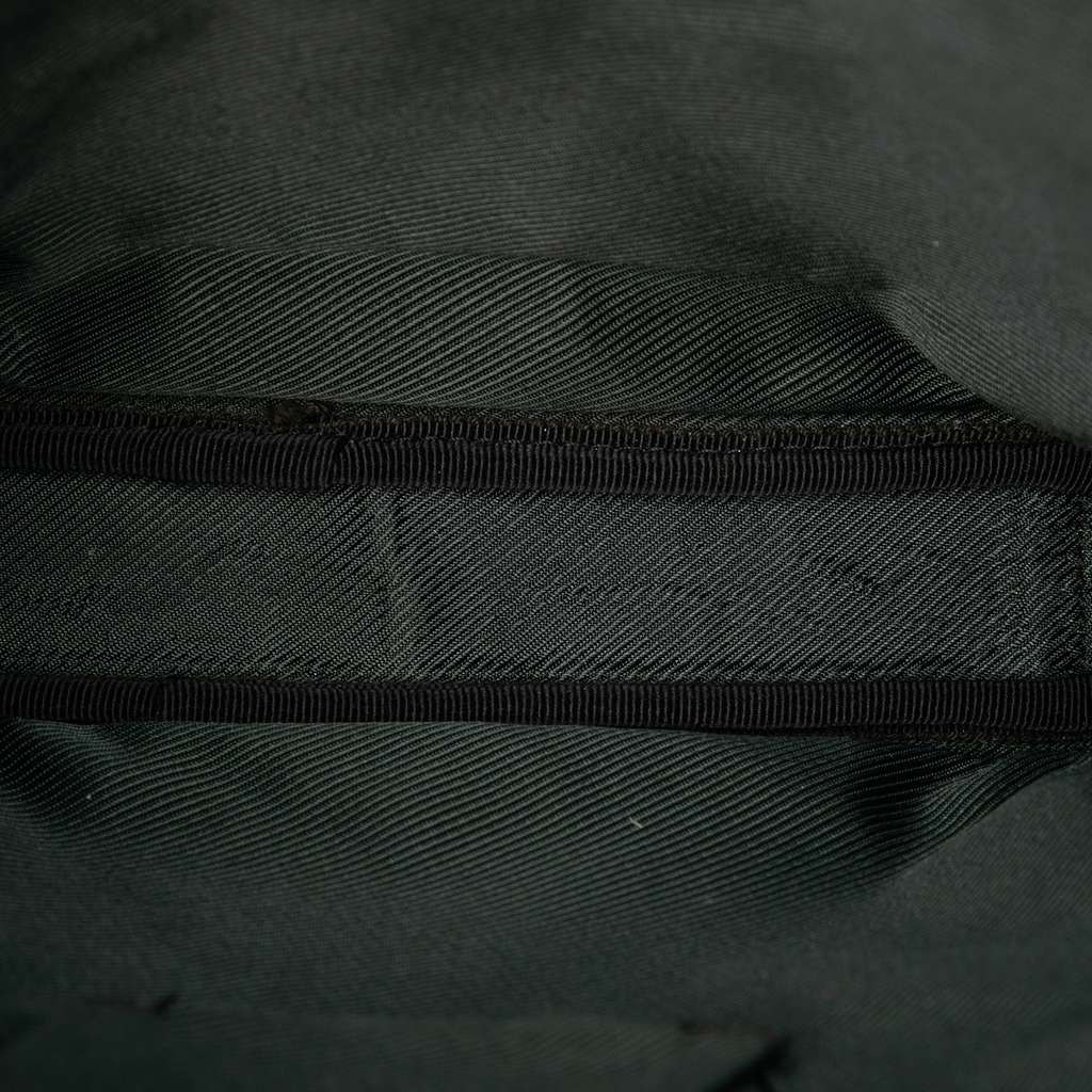 Gucci GG Canvas Crossbody Beige Good condition - Model View