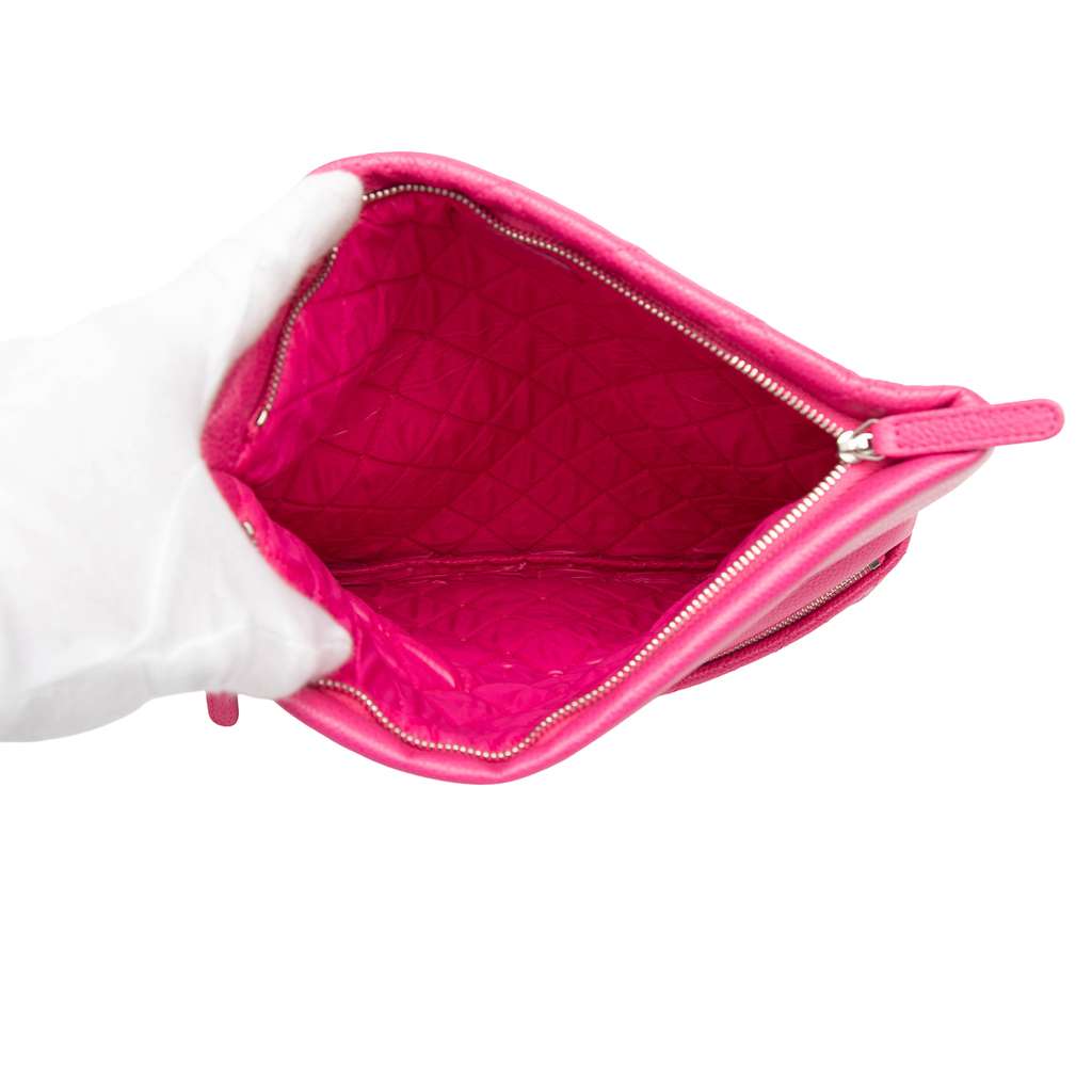 Chanel Quilted Caviar CC Beauty Foldover Clutch Pink Leather Good condition - Model View